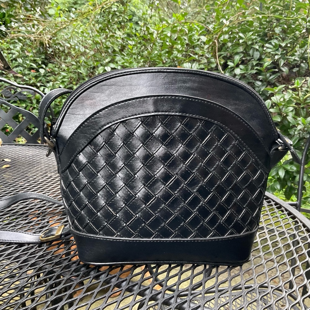 Nice Weaved Vegan Leather Adjustable Strap Crossbody/Shoulder  Bag!